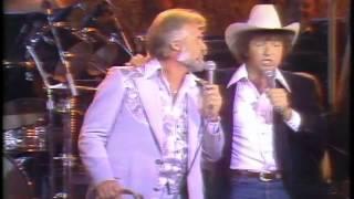 Kenny Rogers & Mac Davis - Hard To Be Humble LIVE