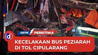 Momen Evakuasi Korban Kecelakaan Maut Bus Peziarah di Tol Cipularang