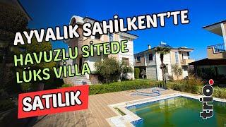 Trio Emlak'tan Ayvalık Sahilkent'te Havuzlu ve Güvenlikli Sitede Satılık Tam Müstakil Lüks Villa