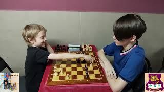 German Yunker (Tweedledum) (1738) VS Oleg Epikhin (The Mad Hatter) (1845) - Yunker Chess & CO- Blitz