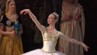 RARE: Yekaterina Osmolkina (Mariinsky Ballet) Gamzatti variation Екатерина Осмолкина