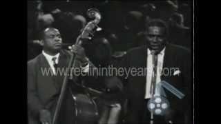 Howlin' Wolf "Smokestack Lightning" Live 1964 (Reelin' In The Years Archives)