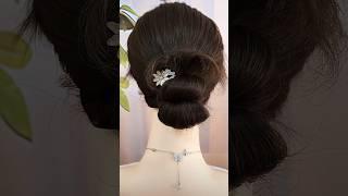 A very easy way to make hairstyle #shorts #hairstyles #hairstylehairstyle #hairstylehorts #bun