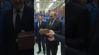 #putin #lider #presidente #rusia  Putin visits the building's military facilities.