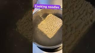 COOKING NOODLES #yt  #ytshorts  #noodles  #youtube  #youtuber  #highlights