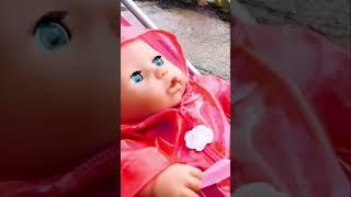  Bébé Annabelle saute dans les flaques  #annabelle #poupées #shorts