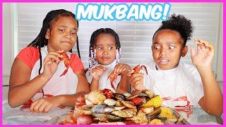 HUGE CRAB & SEAFOOD BOIL MUKBANG + SPILLING TEA OVER MUSSELS, CLAMS, CRAWFISH AND MORE! | YOSHIDOLL