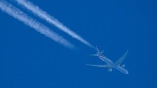 American Airlines 777-300ER at 31,000 FT: Contrail Video with Nikon Coolpix P900