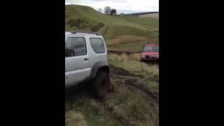 Suzuki jimny rescues a land rover disco part one