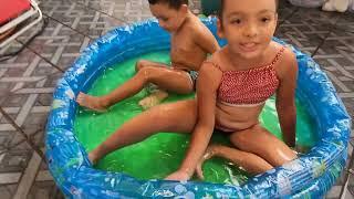 Brincando com Slime Baff (Piscina de Meleca)