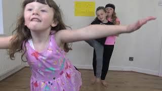 Sophia, Isabella e Milena - Aula de Dança Divertida