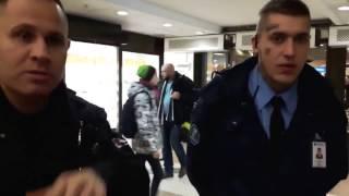 KOMPROMAT.LV. Охранник побил блогера
