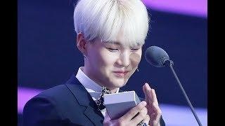 BTS (방탄소년단) SUGA & SURAN - HOT TREND AWARD Speech + BTS reaction @ MMA 2017