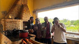 NANA FAZENDO FRANGO COM QUIABO PARA O ZEZÉ, TÍ CLÓVIS E ADILSON