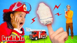 Feuerwehr löscht brennende Milch! Feuerwehrarbeit für Kinder  Lustige Lehrvideos | Kidibli