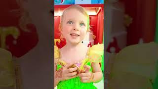 Vania Mania Kids Merry Christmas in Playhouse