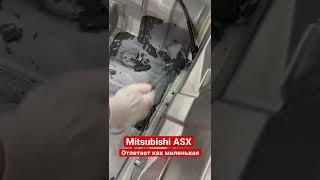 Штатная виброизоляция Mitsubishi ASX. Снимаем ее по возможности при шумоизоляции пола.