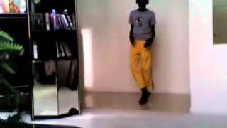 Roosevelt dances to Michael Jackson