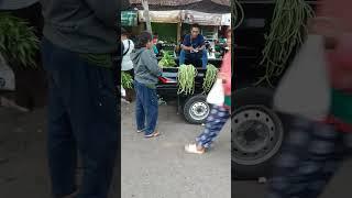 Pedagang Sayur Dengan Mobil Pickup