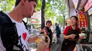 American Gets Free Food in Rural Chinese Market When He Speaks Chinese