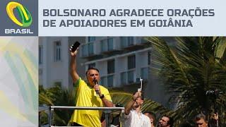 Apoiadores fazem oração em Goiânia e Bolsonaro aparece para agradecer