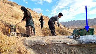 Placing the roof of the cave with tar by grandmother and Hossein to prevent the penetration of rain.