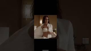 Jennifer Love Hewitt's Sexy Belly