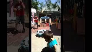 Dunk contest Kevin vs Eli