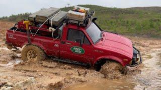 1/10 Scale RC car : TOYOTA Hilux(TF2 Mojave II)  Muddy Off-road Driving #32.