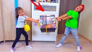 Камиль и Аминка Не ПОДЕЛИЛИ Тайную КОРОБКУ! Для Детей kids children