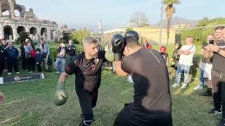 OLD BOXER vs KUNG-FU FIGHTER !!!