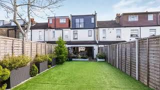 Livin Estate Agents in Croydon present this amazing 3 bedroom family home