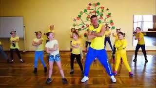 Y2Mate is   ZUMBA KIDS   Electronic Song   Minions  Instagram @dovydaszumba FP0wgVhUC9w 240p 1654936