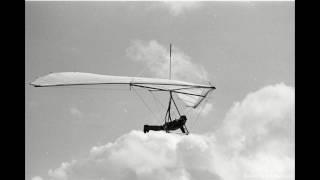 1977.02 Flying Dunstable Downs Luton Chargus Midas E hang glider