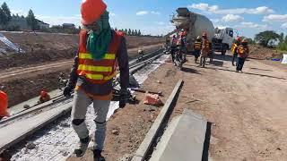 ចាក់បេតុងជើងទេរប្រលាយ concrete for canal slop