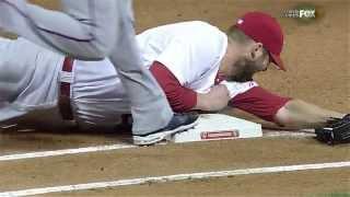 WS2011 Gm1: Carpenter dives to make the play at first