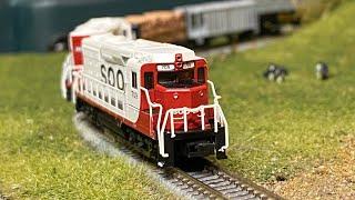 This is the Z Scale Locomotive Of All Time (Review)