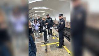 Мелкий самокат выбросился под поезд метро