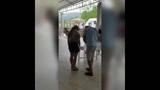 Efes'e gelen turistler yemeklerini ayakta yemek zorunda kaldı