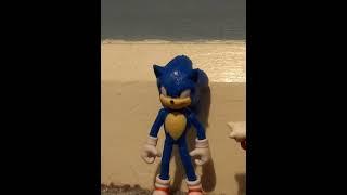 knuckles punches sonic