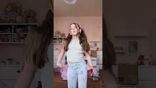 رقص بنت صغيرة رقص تيك توك 