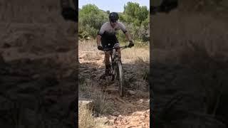 ATOMIC GARDEN: La técnica de esquivar piedras