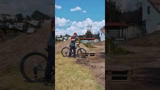 Como levantar la rueda delantera de tu bicicleta