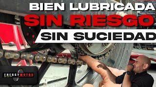 Cadena de moto, bien lubricada, sin riesgo, sin desperdicio, sin suciedad.