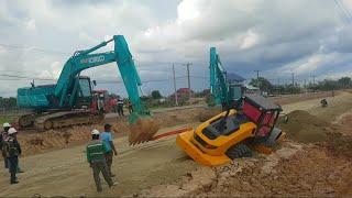 Road roller stuck in deep Recovery By Excavator KOBELCO SK 200