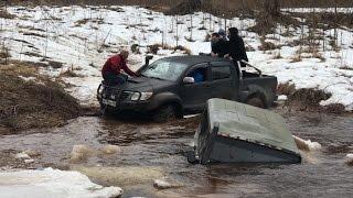 Утопили УАЗ, вытаскивает ГАЗ 66, Jeep, НИВА