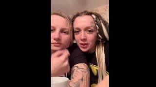 Periscope - Girls kissing while streaming