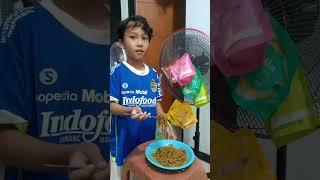 Ngipasin Mie Biar Cepet Dingin