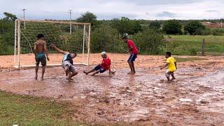 DESAFIO DE FUTEBOL NA LAMA DEU MUITO RUIM