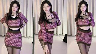 美女主播热舞，丝袜短裙大摆锤骚舞